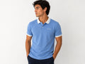 Polo Hombre Azul Cielo con Cuello Bordado Línea Blanca | Algodón Pima