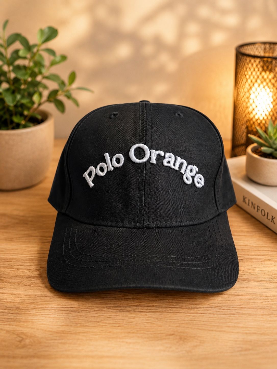 GORRAS COLOR NEGRO CON LETRA BLANCA